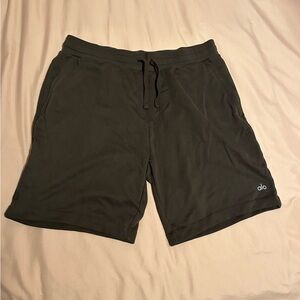 Men’s ALO Yoga brown shorts 8” inseam